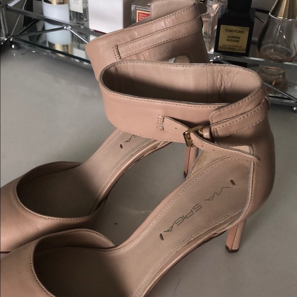 Heels - Picture 3 of 4